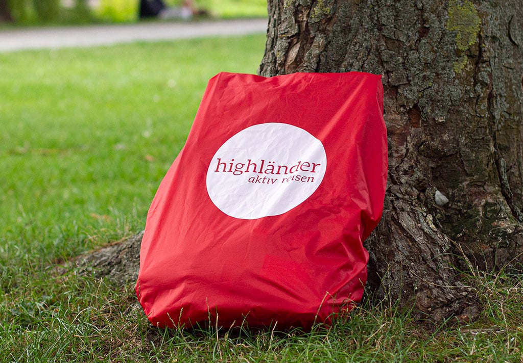 Doppelt praktisch: Unsere Schutzhüllen schützen Ihren Rucksack vor Wind und Wetter und sind gleichzeitig optimal als Werbeträger geeignet.